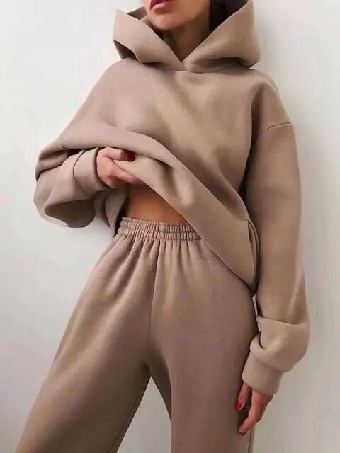 Isabella – Conjunto Sudadera con Capucha de Color Liso