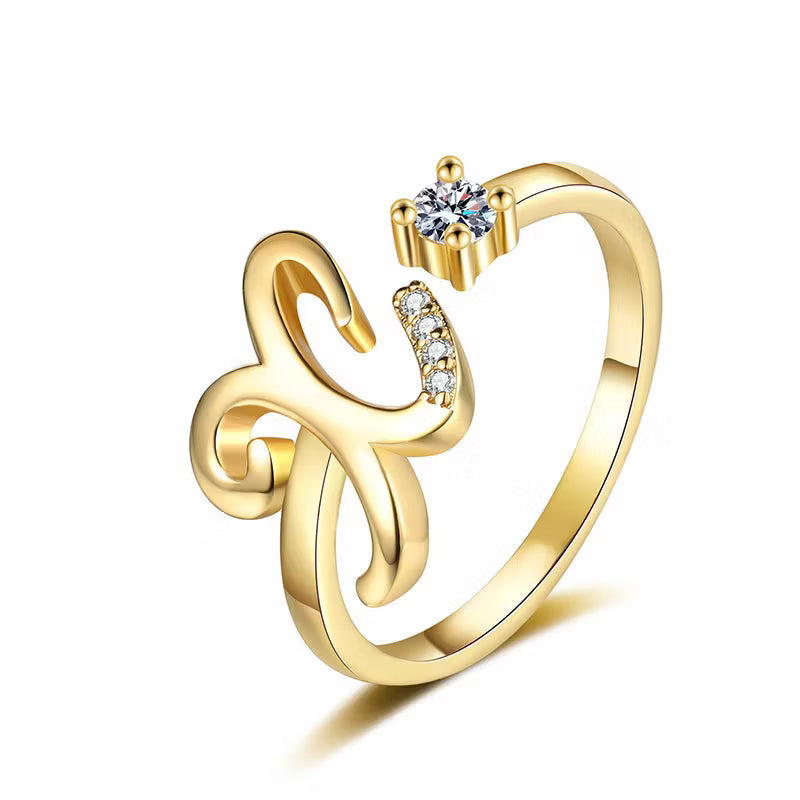 Anillo Lumévara™ de Corazón con Inicial – Personalizado y Elegante