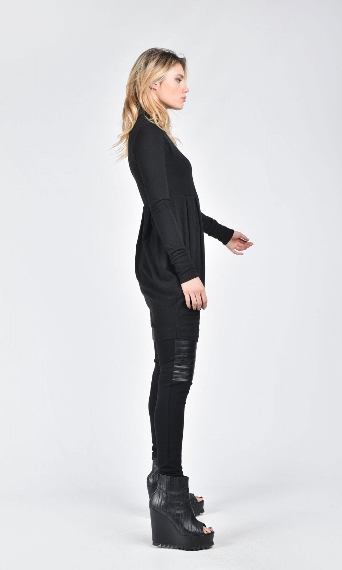 Quinella – Vestido Túnica Cuello Alto de Punto Fino Mujer Elegante