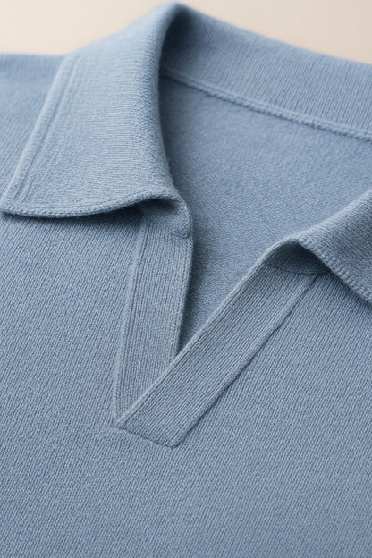 Conjunto de Camiseta Azul Bebé y Pantalones Gris Claro