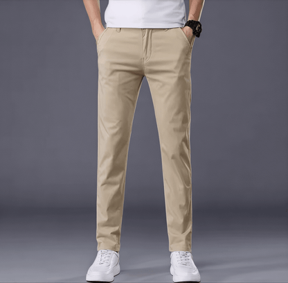Conjunto de Camiseta Azul Bebé y Pantalones Beige