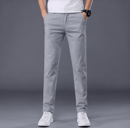 Conjunto de Camiseta Azul Bebé y Pantalones Gris Claro