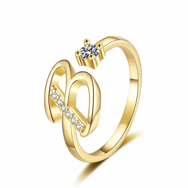Anillo Lumévara™ de Corazón con Inicial – Personalizado y Elegante