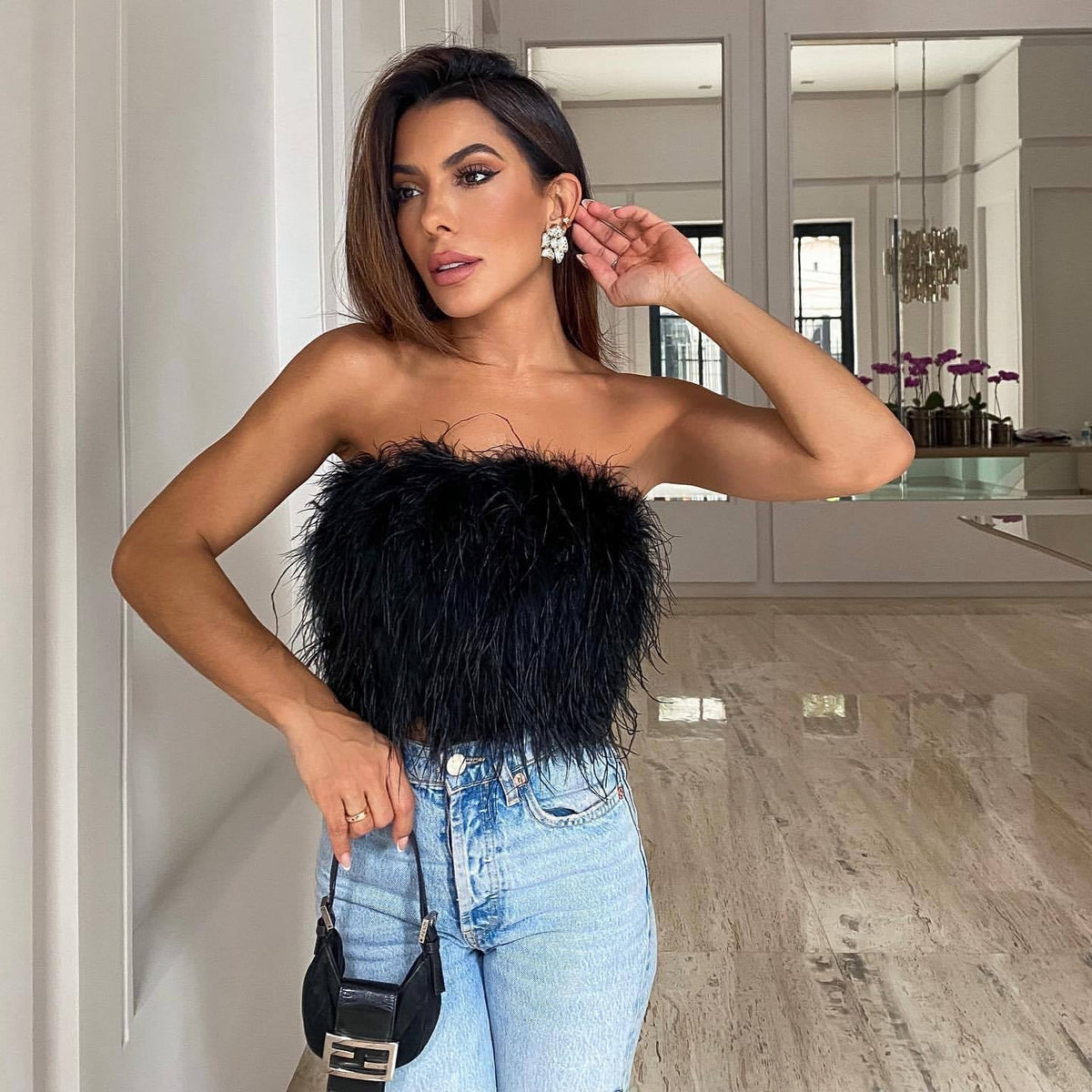 Noemi – Top de Diseño Sofisticado con Aplicaciones Refinadas