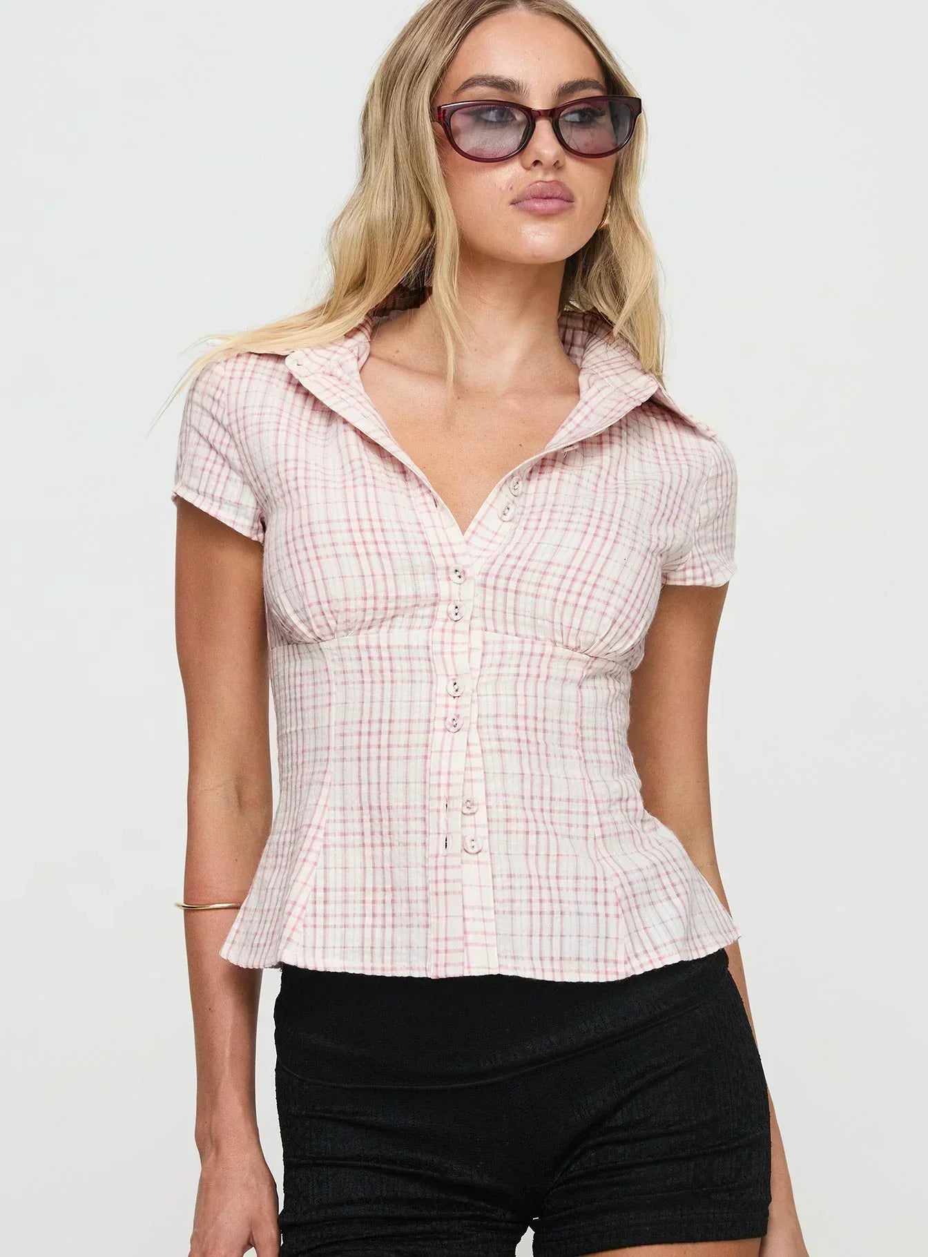Camisa entallada de manga corta