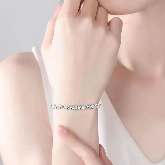 Pulsera delicada y luminosa para el día a día
