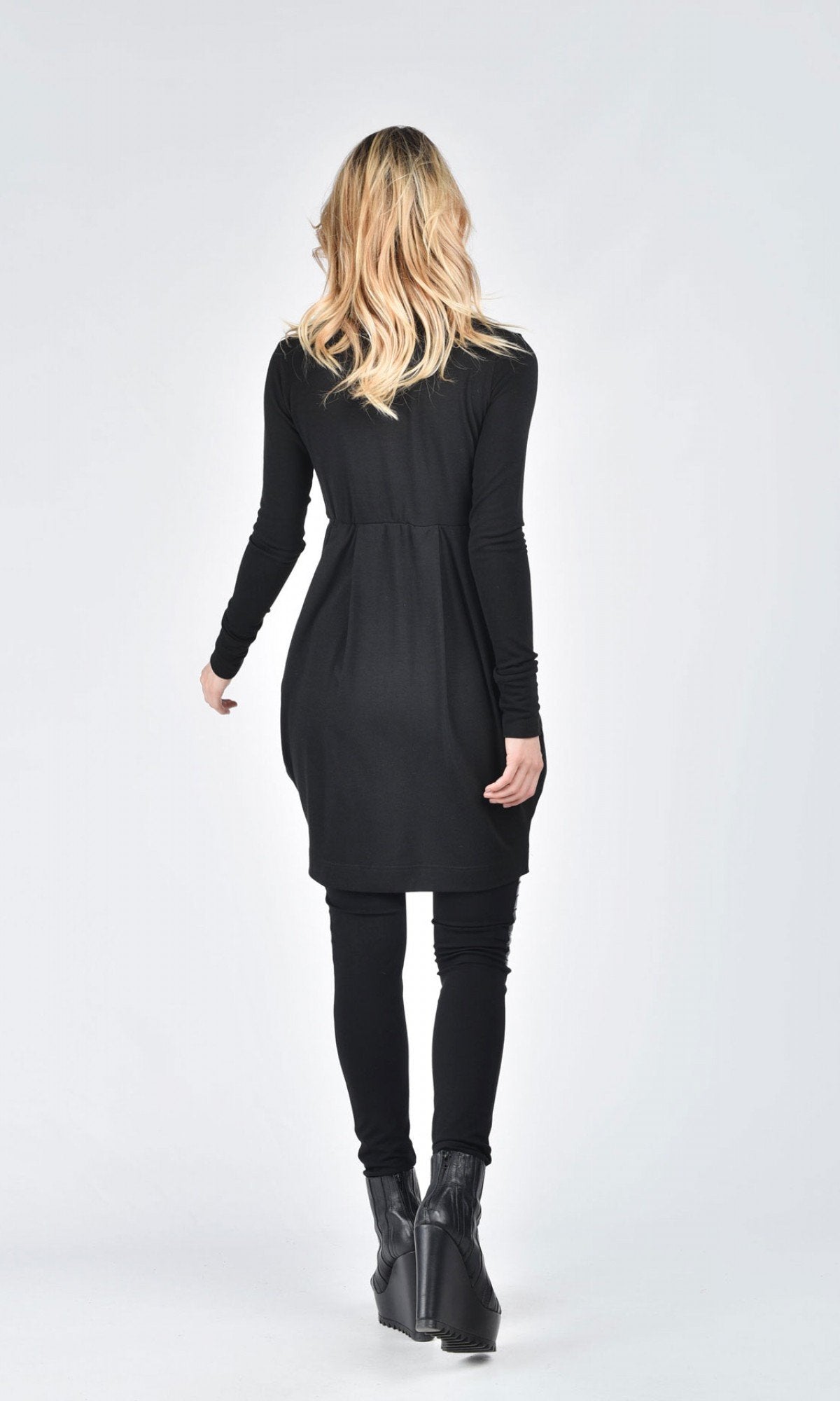 Quinella – Vestido Túnica Cuello Alto de Punto Fino Mujer Elegante