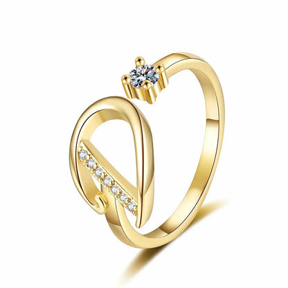Anillo Lumévara™ de Corazón con Inicial – Personalizado y Elegante