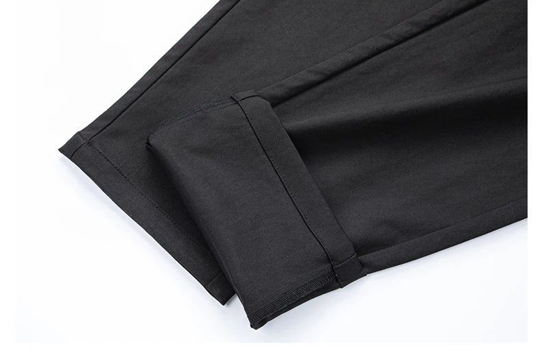 Conjunto de Camisa Negra y Pantalones Negros