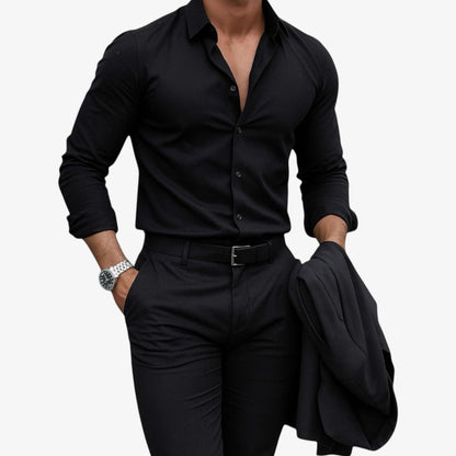 Conjunto de Camisa Negra y Pantalones Negros