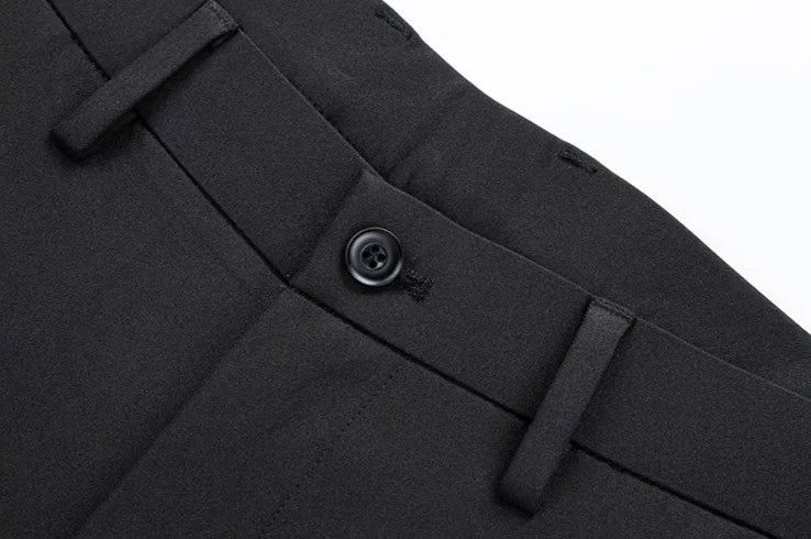 Conjunto de Camisa Negra y Pantalones Negros