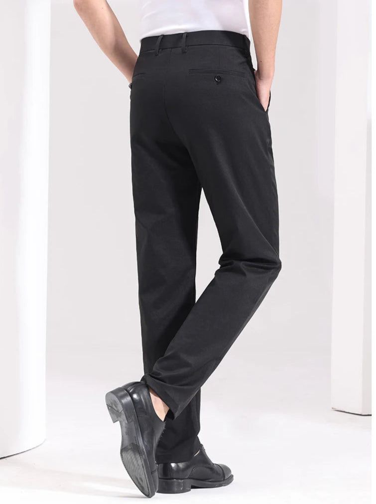Conjunto de Camisa Negra y Pantalones Negros