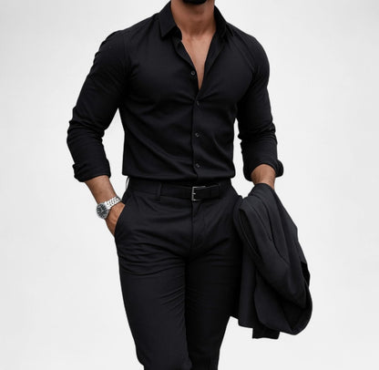 Conjunto de Camisa Negra y Pantalones Negros