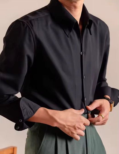 Conjunto de Camisa Negra y Pantalones Negros