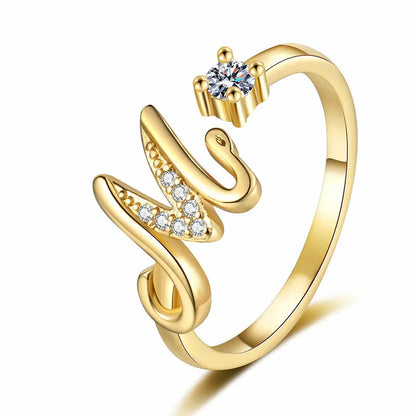 Anillo Lumévara™ de Corazón con Inicial – Personalizado y Elegante