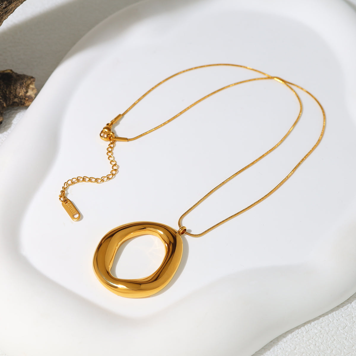 Collar Ovalado Dorado Chapado en Oro