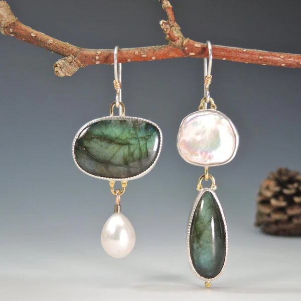 | BOUCLES D’OREILLES AVEC PIERRE VINTAGE