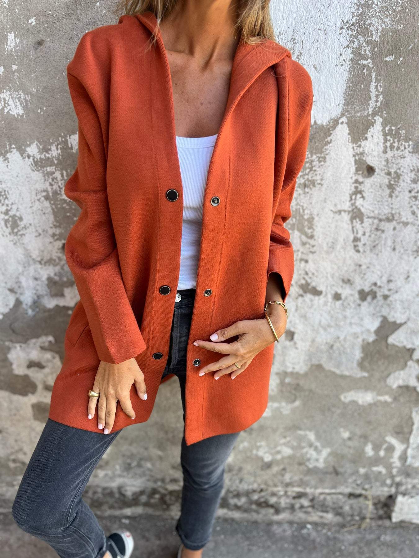 Chaqueta larga elegante con capucha