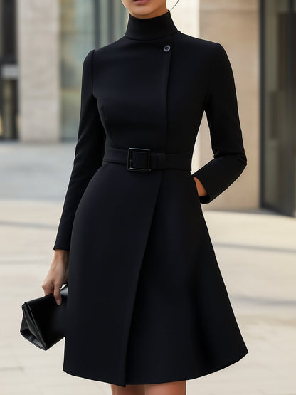 Vestido elegante con cuello subido y cinturón